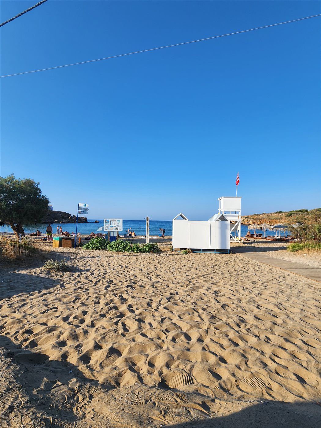 Plage d'Agioi Apostoloi juste à côté du parc